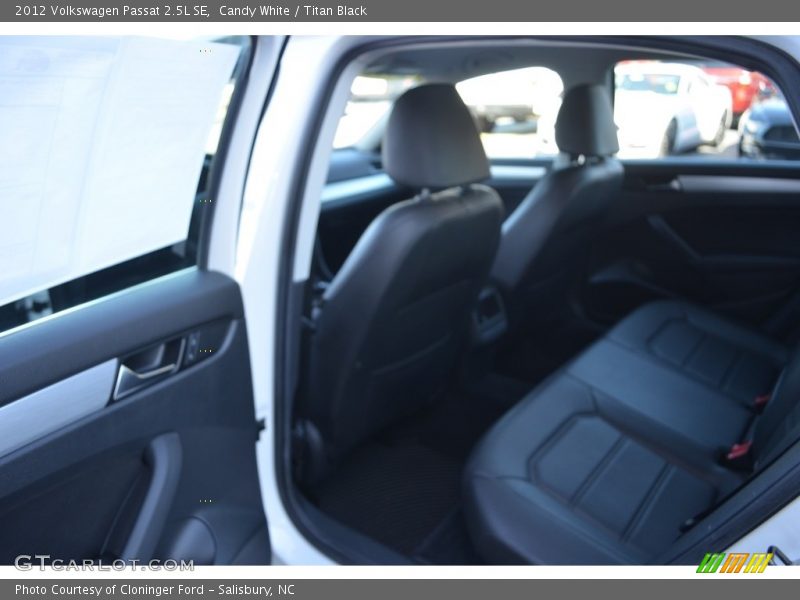 Candy White / Titan Black 2012 Volkswagen Passat 2.5L SE