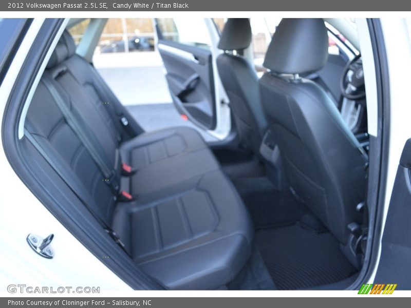 Candy White / Titan Black 2012 Volkswagen Passat 2.5L SE