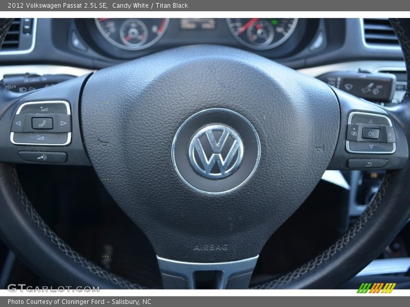 Candy White / Titan Black 2012 Volkswagen Passat 2.5L SE