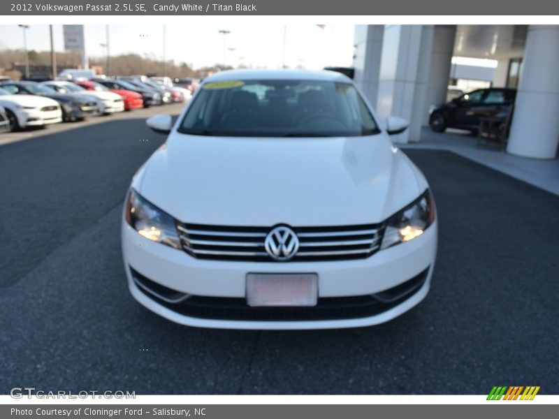 Candy White / Titan Black 2012 Volkswagen Passat 2.5L SE