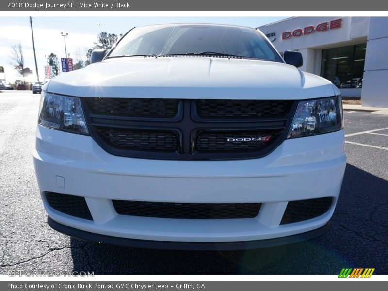 Vice White / Black 2018 Dodge Journey SE