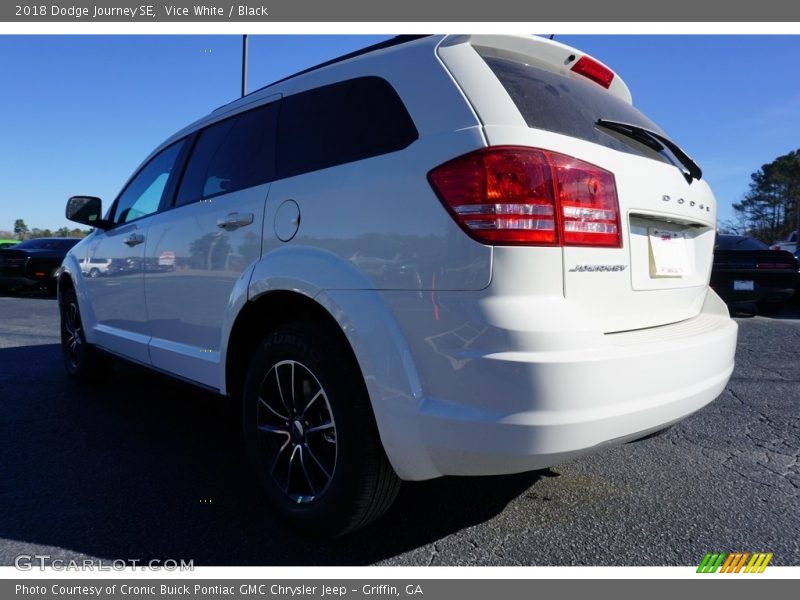 Vice White / Black 2018 Dodge Journey SE