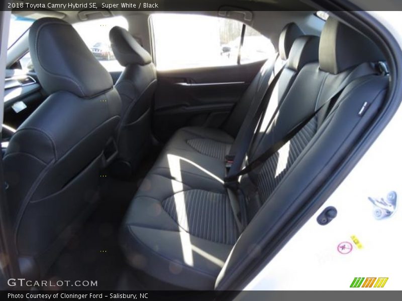 Super White / Black 2018 Toyota Camry Hybrid SE