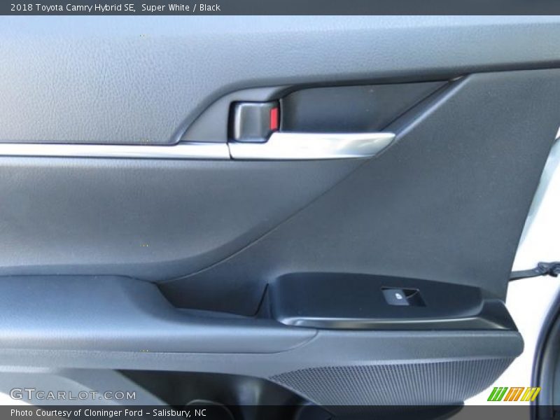 Super White / Black 2018 Toyota Camry Hybrid SE