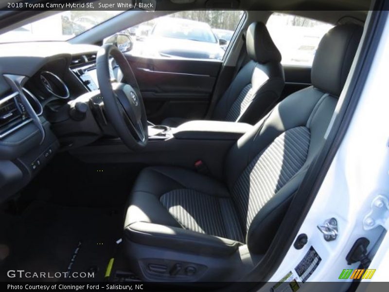 Super White / Black 2018 Toyota Camry Hybrid SE