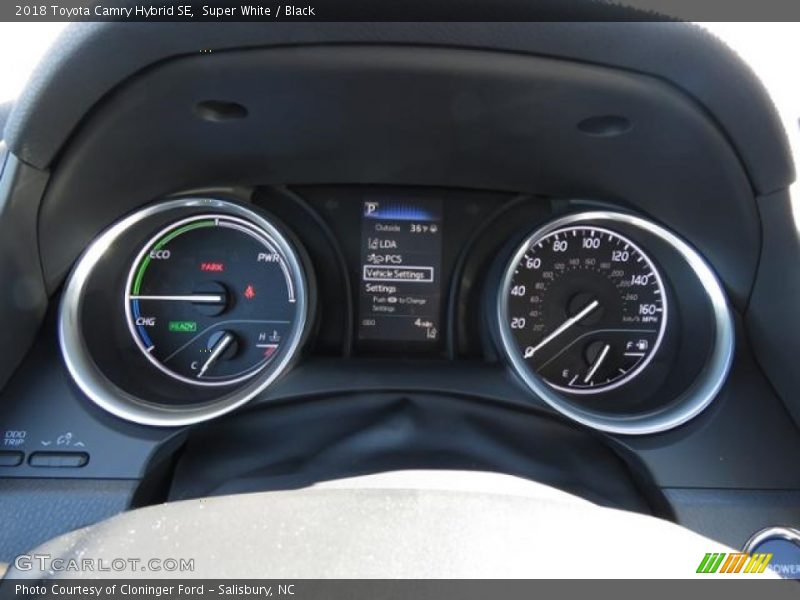 Super White / Black 2018 Toyota Camry Hybrid SE