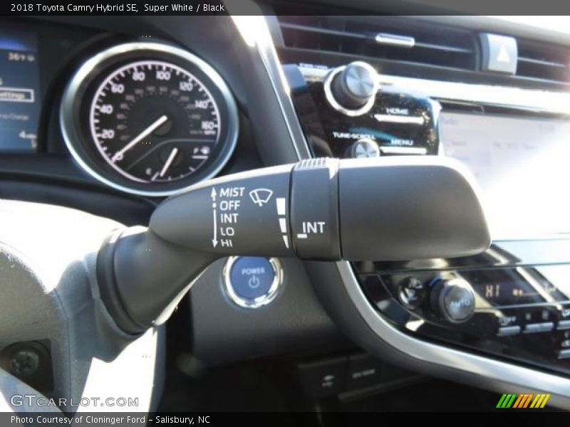Super White / Black 2018 Toyota Camry Hybrid SE