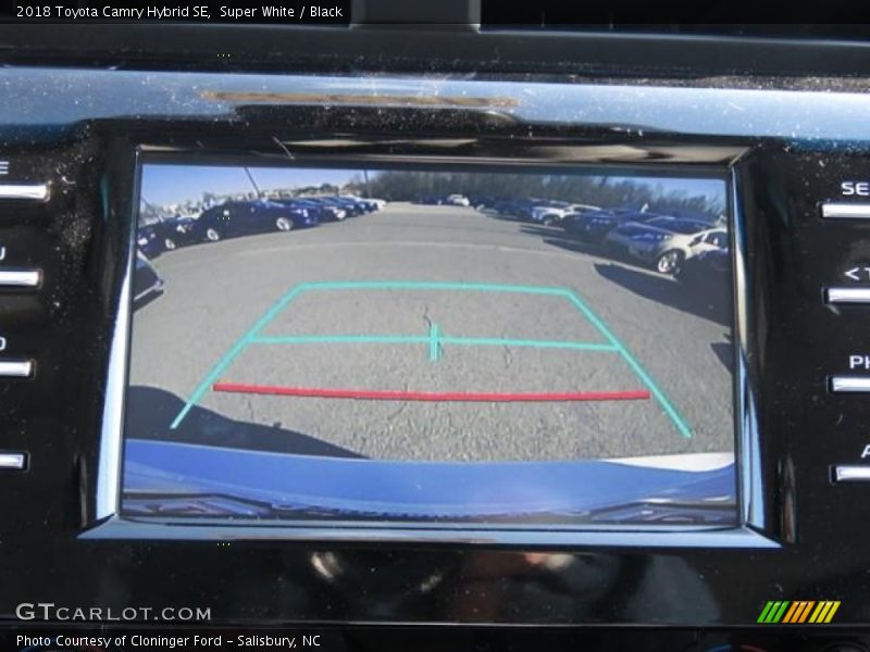 Super White / Black 2018 Toyota Camry Hybrid SE