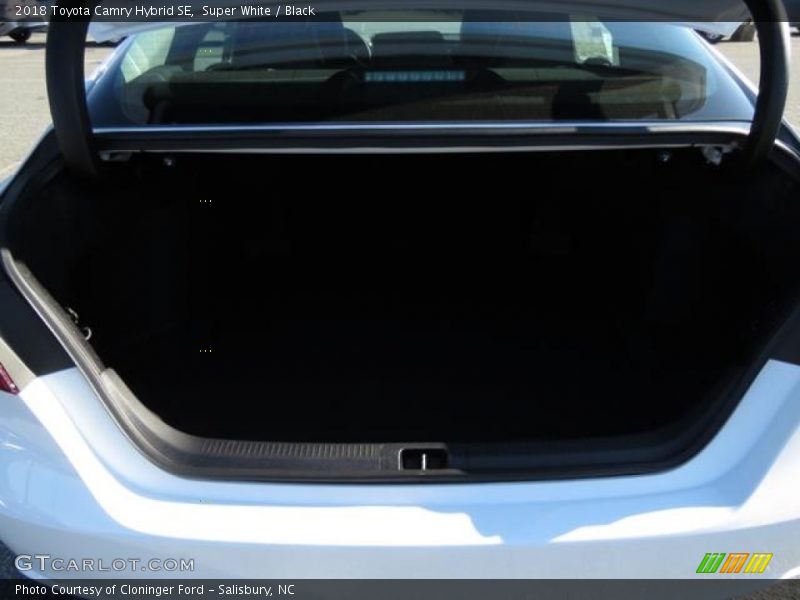 Super White / Black 2018 Toyota Camry Hybrid SE