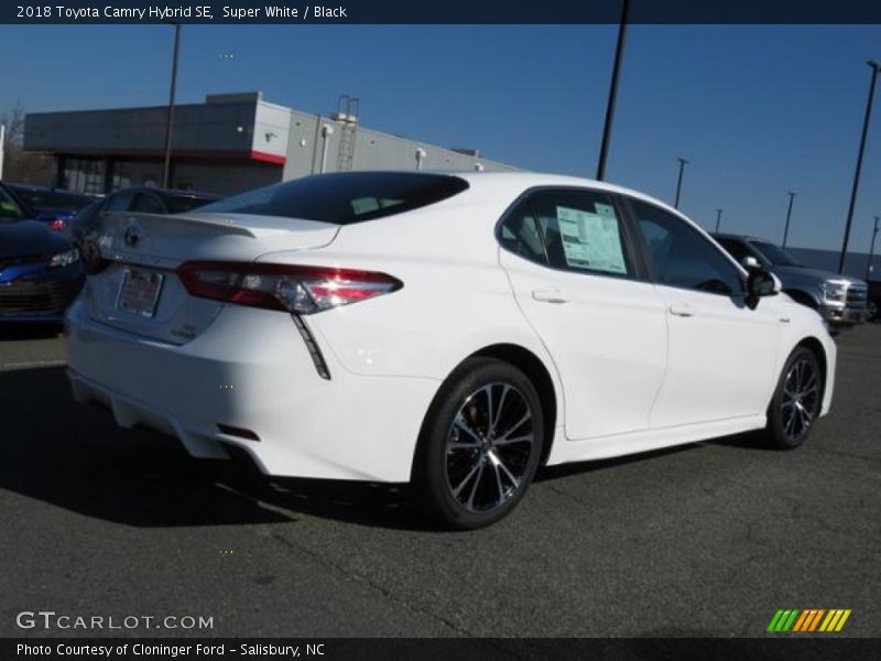 Super White / Black 2018 Toyota Camry Hybrid SE