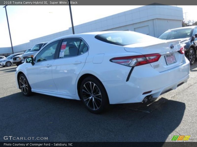 Super White / Black 2018 Toyota Camry Hybrid SE