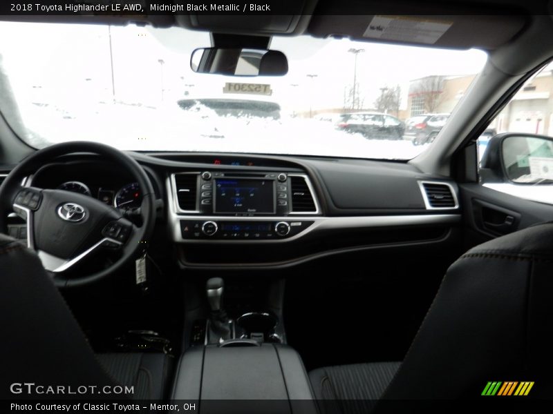 Midnight Black Metallic / Black 2018 Toyota Highlander LE AWD