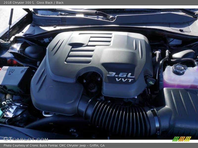 Gloss Black / Black 2018 Chrysler 300 S