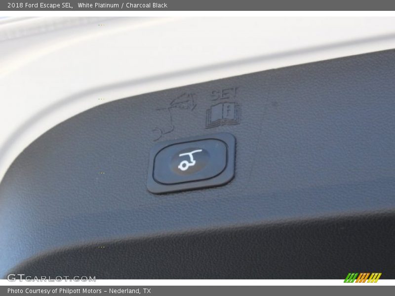 White Platinum / Charcoal Black 2018 Ford Escape SEL