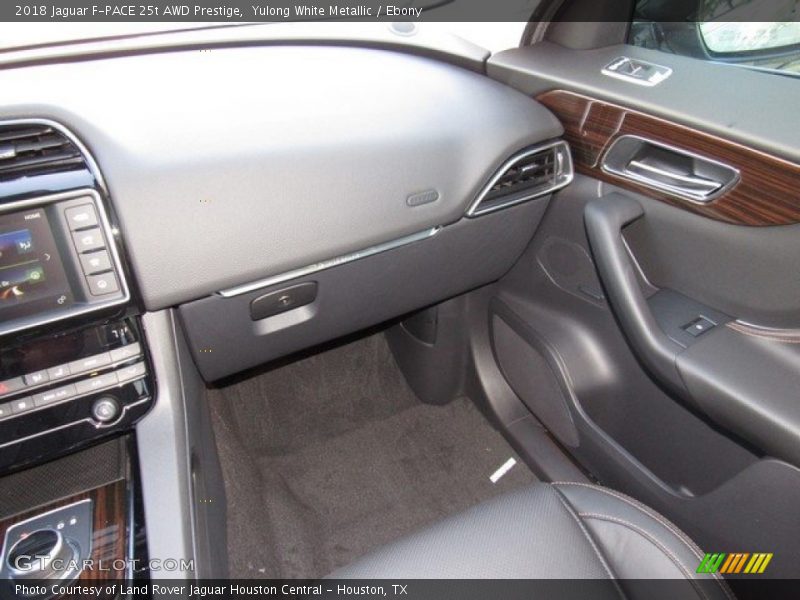 Yulong White Metallic / Ebony 2018 Jaguar F-PACE 25t AWD Prestige