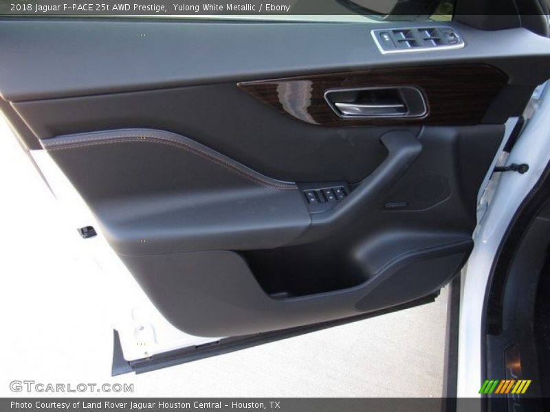 Yulong White Metallic / Ebony 2018 Jaguar F-PACE 25t AWD Prestige