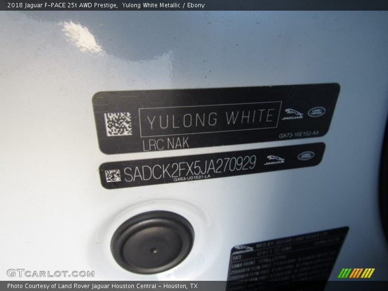 Yulong White Metallic / Ebony 2018 Jaguar F-PACE 25t AWD Prestige