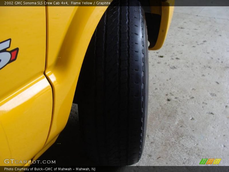 Flame Yellow / Graphite 2002 GMC Sonoma SLS Crew Cab 4x4
