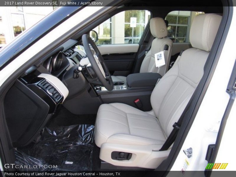 Fuji White / Acorn/Ebony 2017 Land Rover Discovery SE