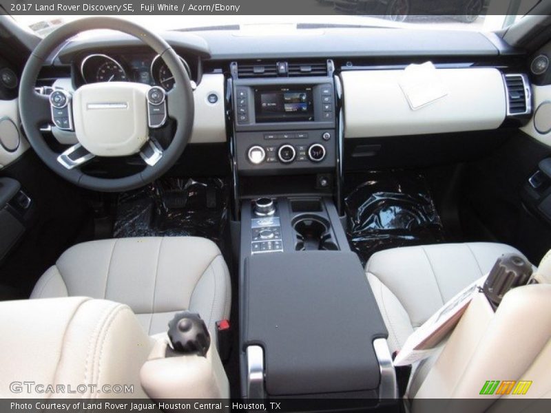 Fuji White / Acorn/Ebony 2017 Land Rover Discovery SE