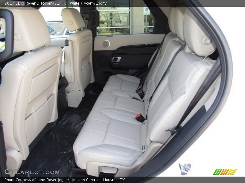 Fuji White / Acorn/Ebony 2017 Land Rover Discovery SE