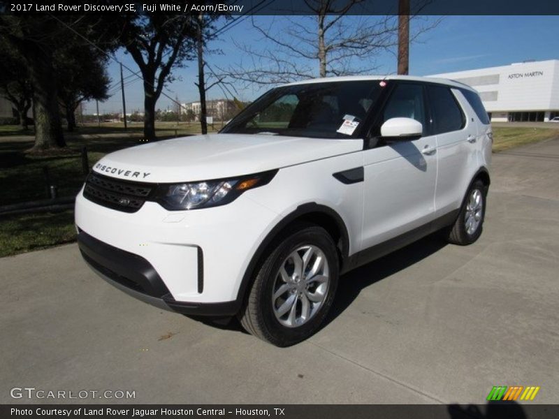 Fuji White / Acorn/Ebony 2017 Land Rover Discovery SE
