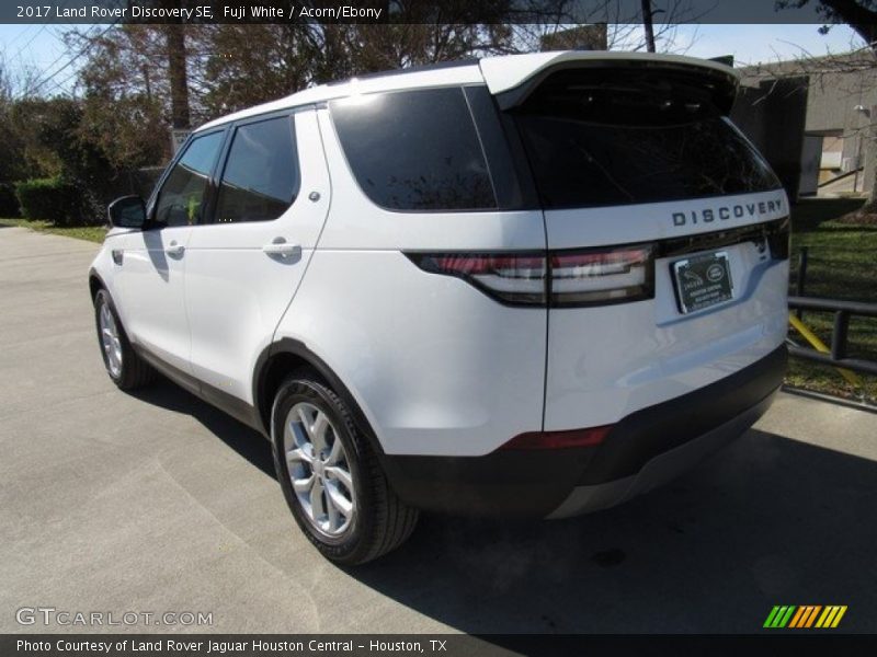 Fuji White / Acorn/Ebony 2017 Land Rover Discovery SE