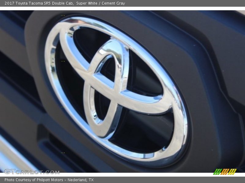 Super White / Cement Gray 2017 Toyota Tacoma SR5 Double Cab