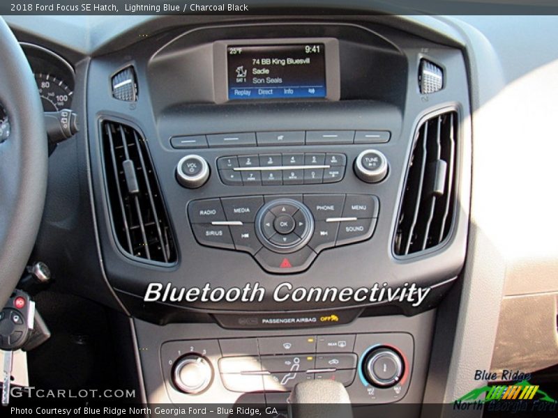 Lightning Blue / Charcoal Black 2018 Ford Focus SE Hatch