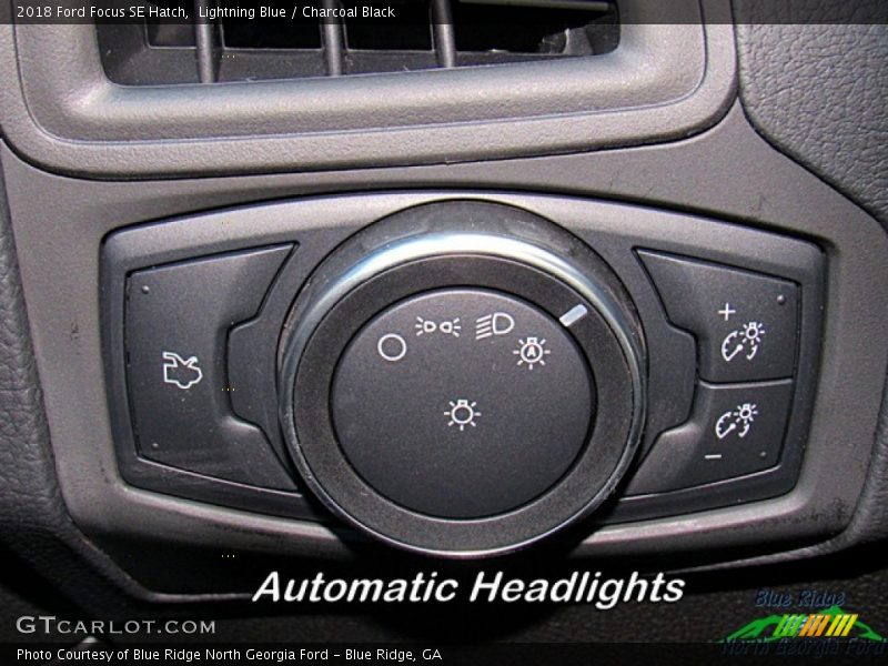 Lightning Blue / Charcoal Black 2018 Ford Focus SE Hatch