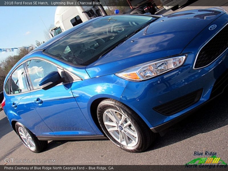 Lightning Blue / Charcoal Black 2018 Ford Focus SE Hatch