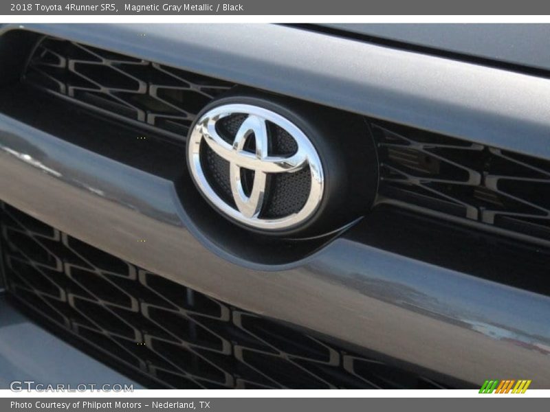 Magnetic Gray Metallic / Black 2018 Toyota 4Runner SR5