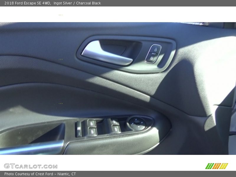 Ingot Silver / Charcoal Black 2018 Ford Escape SE 4WD