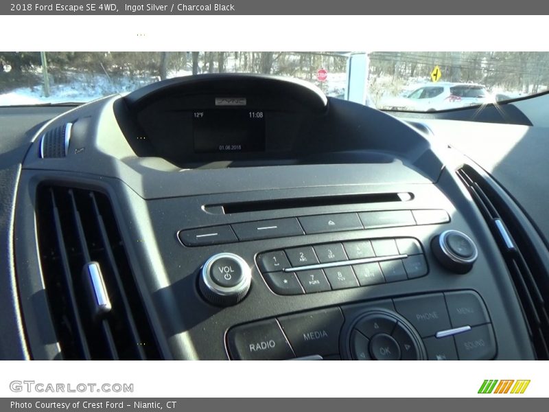 Ingot Silver / Charcoal Black 2018 Ford Escape SE 4WD