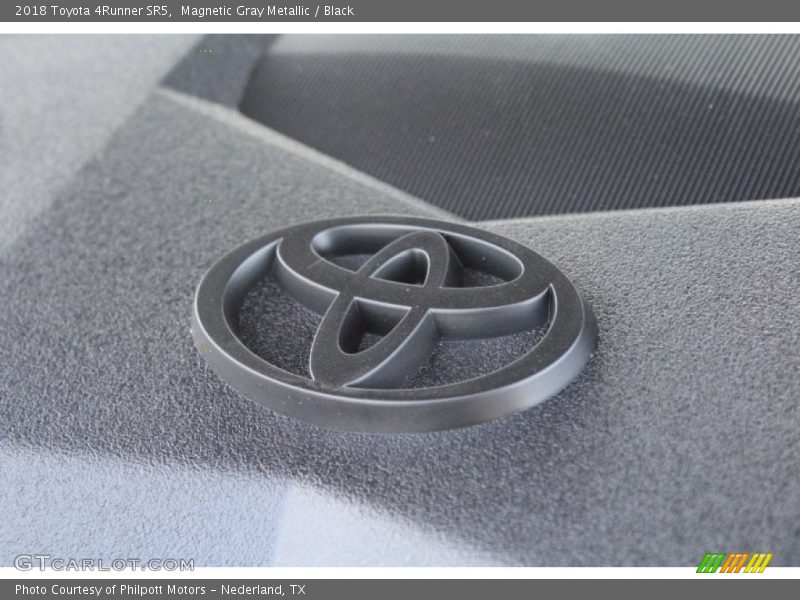 Magnetic Gray Metallic / Black 2018 Toyota 4Runner SR5