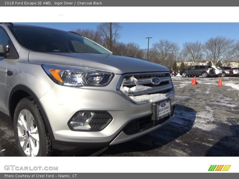 Ingot Silver / Charcoal Black 2018 Ford Escape SE 4WD
