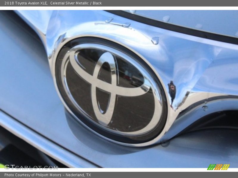 Celestial Silver Metallic / Black 2018 Toyota Avalon XLE