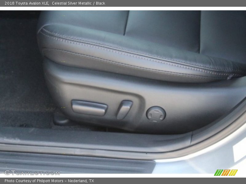 Celestial Silver Metallic / Black 2018 Toyota Avalon XLE