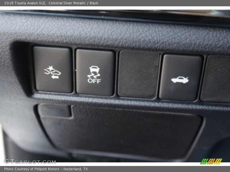 Celestial Silver Metallic / Black 2018 Toyota Avalon XLE