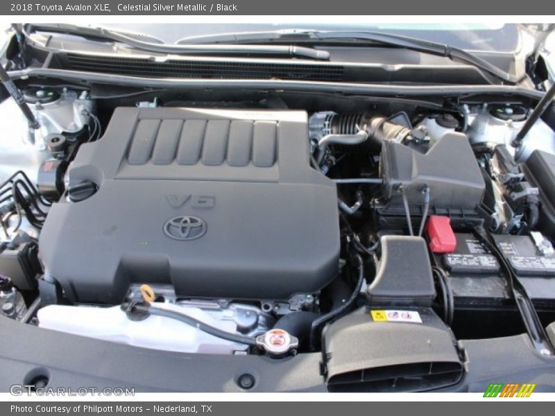 Celestial Silver Metallic / Black 2018 Toyota Avalon XLE