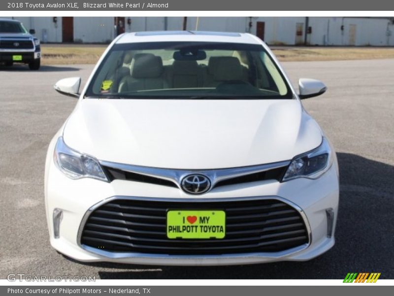 Blizzard White Pearl / Almond 2018 Toyota Avalon XLE
