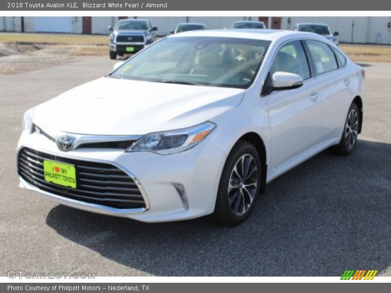 Blizzard White Pearl / Almond 2018 Toyota Avalon XLE