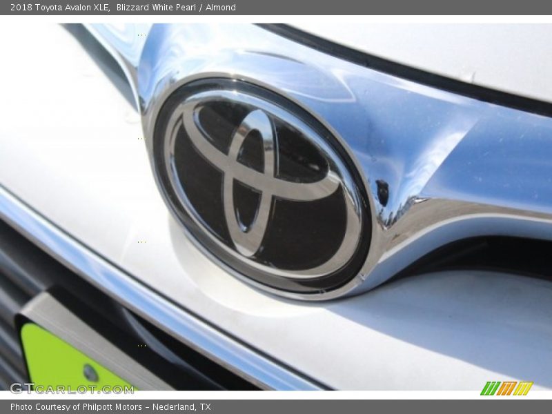 Blizzard White Pearl / Almond 2018 Toyota Avalon XLE