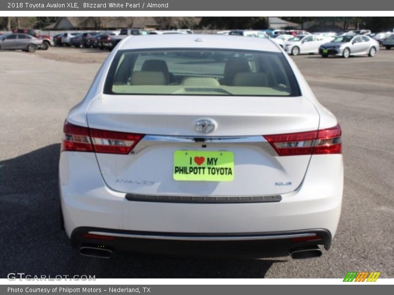 Blizzard White Pearl / Almond 2018 Toyota Avalon XLE