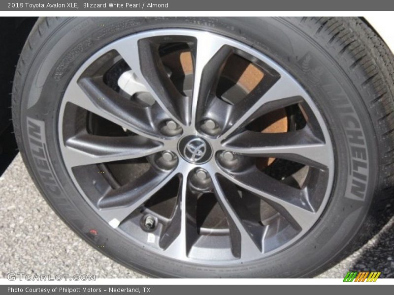 Blizzard White Pearl / Almond 2018 Toyota Avalon XLE