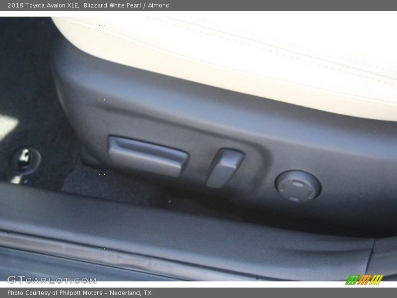 Blizzard White Pearl / Almond 2018 Toyota Avalon XLE