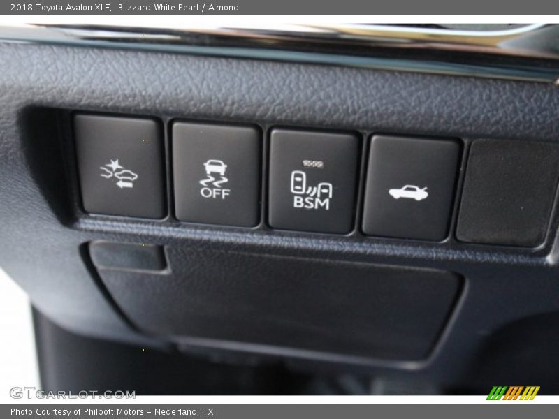 Blizzard White Pearl / Almond 2018 Toyota Avalon XLE