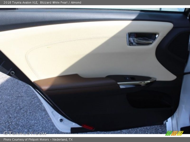 Blizzard White Pearl / Almond 2018 Toyota Avalon XLE