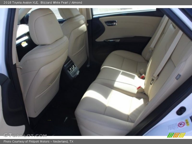 Blizzard White Pearl / Almond 2018 Toyota Avalon XLE