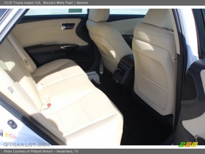Blizzard White Pearl / Almond 2018 Toyota Avalon XLE